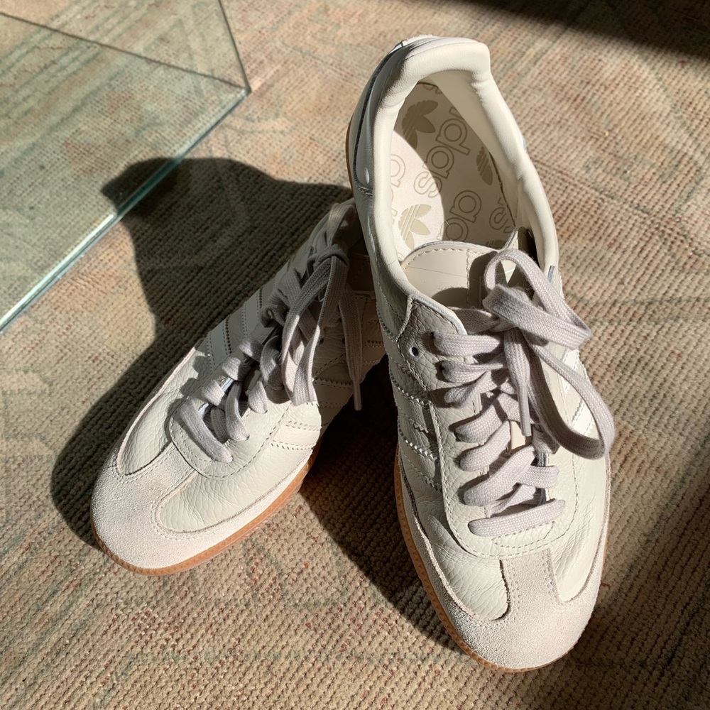 NWOT Adidas Sambas, beige leather & suede, size 7 - Picture 2 of 4